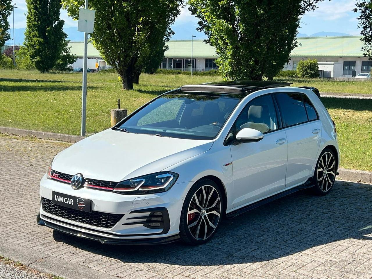 Volkswagen Golf GTI Performance 2.0 245 CV TSI DSG 5p.