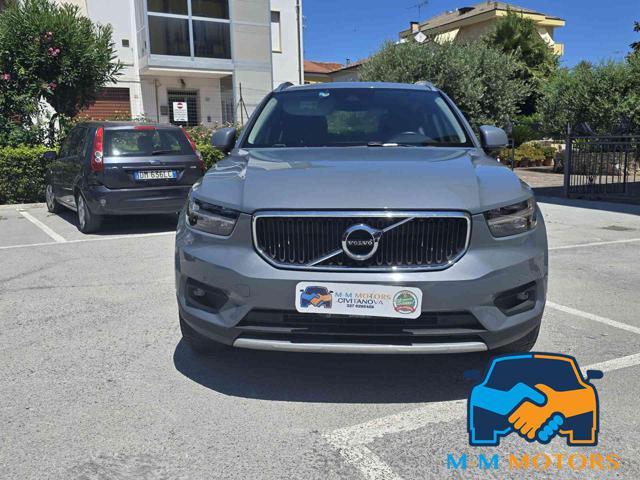 VOLVO XC40 T2 Momentum Pro