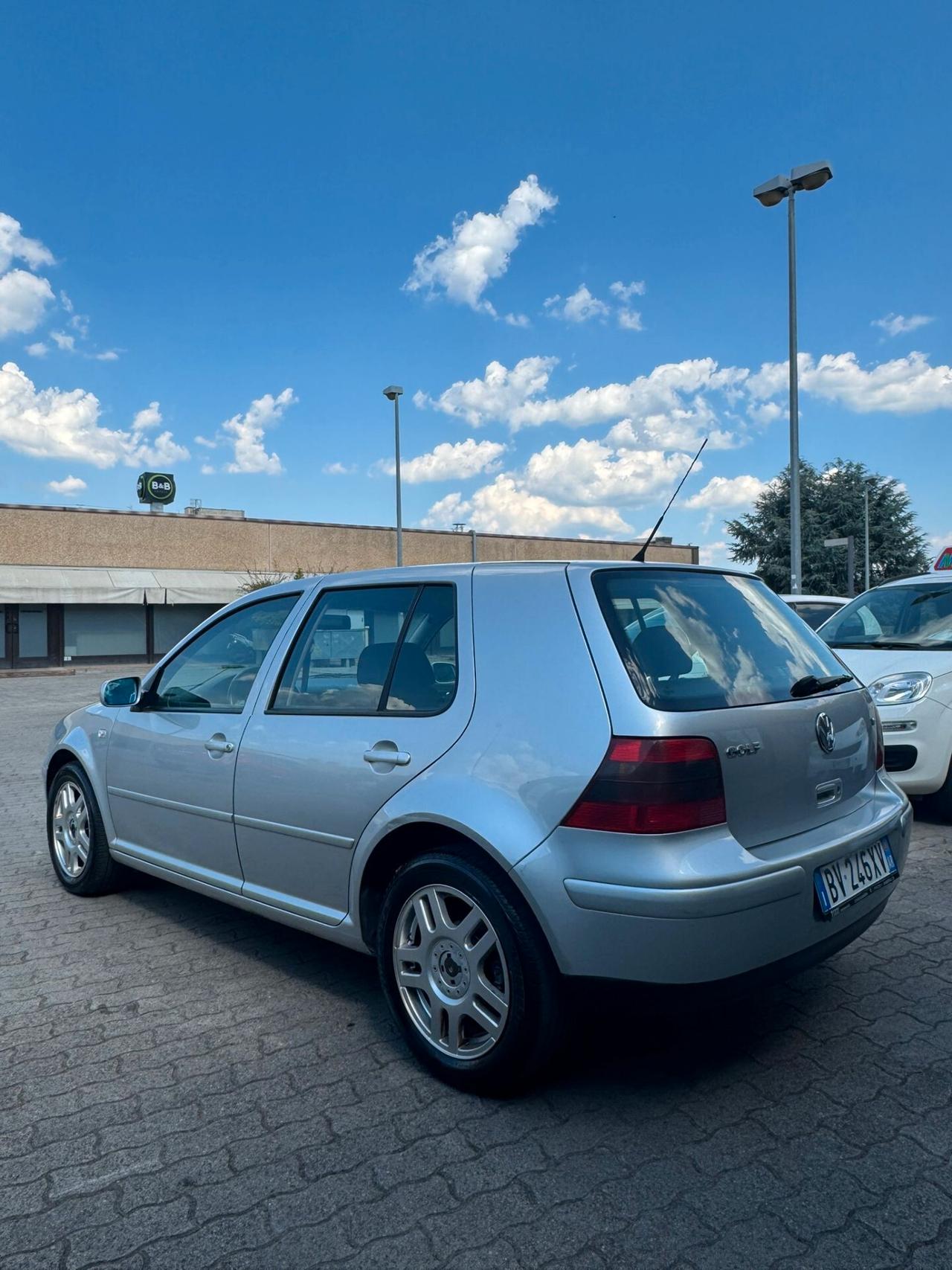 Volkswagen Golf 1.6 16V cat 5 porte Highline