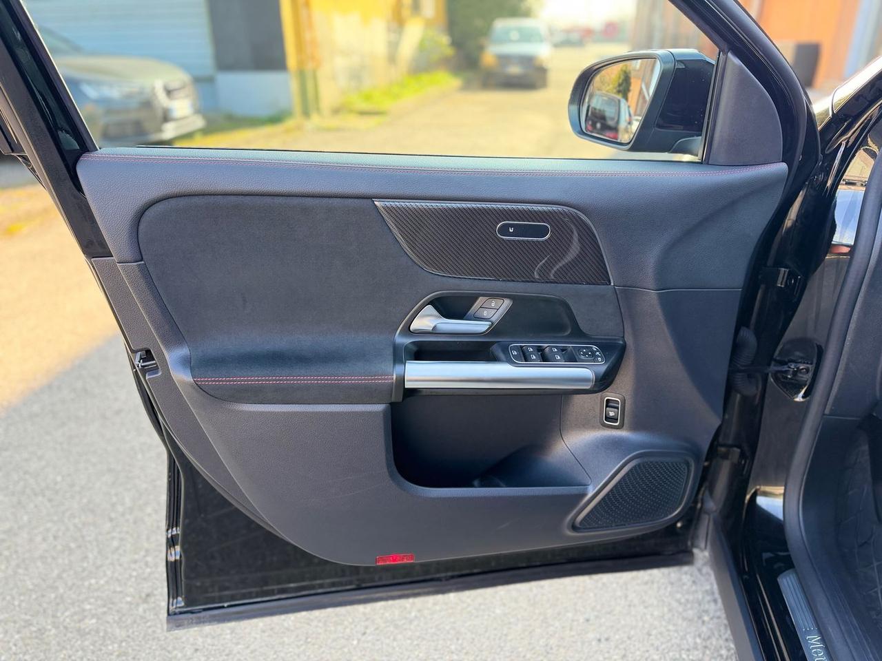 Mercedes-Benz GLA 200 AMG Line Premium GLA 2 #9504