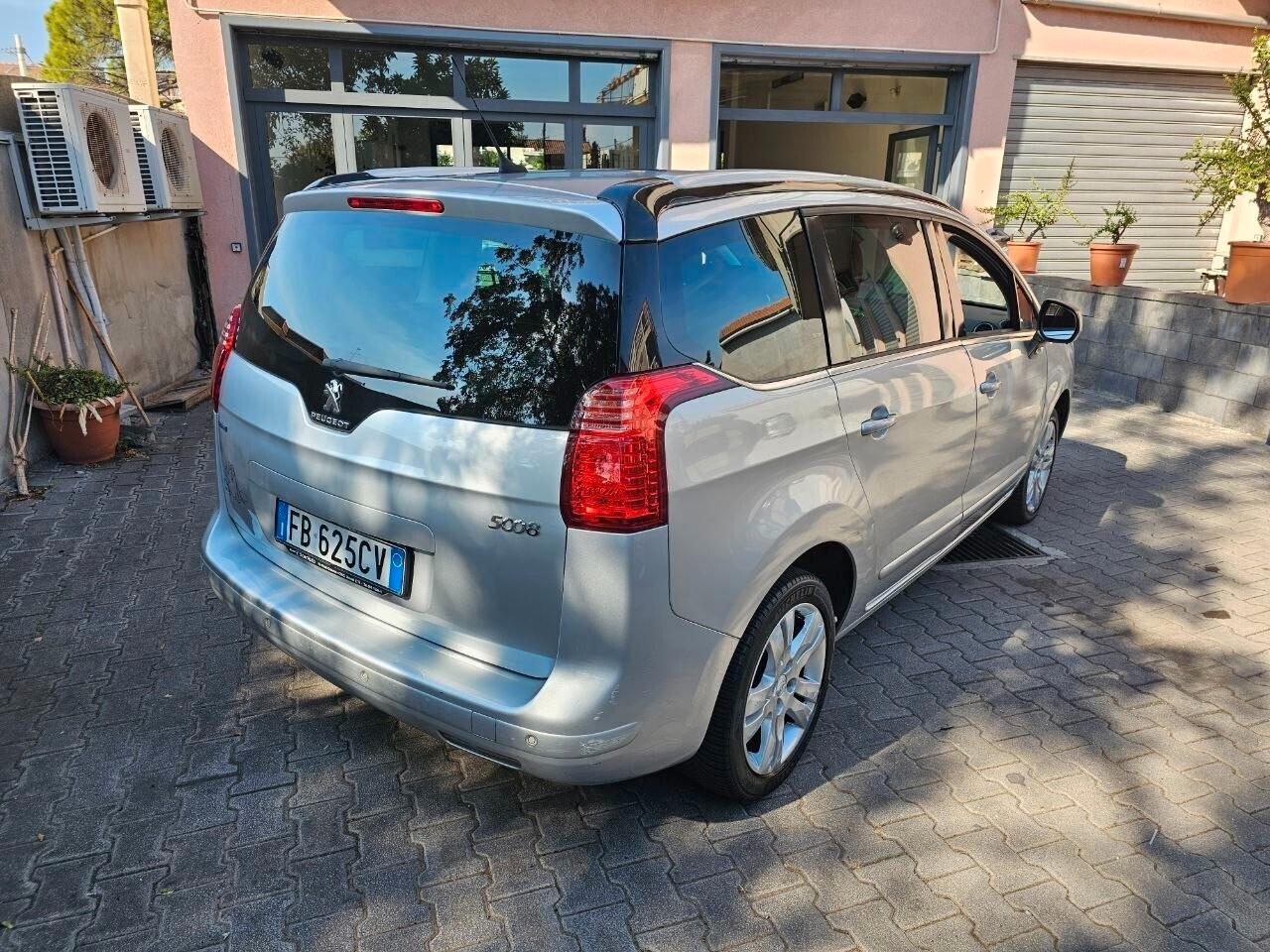 Peugeot 5008 1.6 Diesel Allure 7 Posti – Tetto Panoramico – Navigatore – KM CERTIFICATI