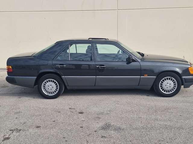 Mercedes-Benz E 200 E200 - First Paint - Book Service - 87.000 km