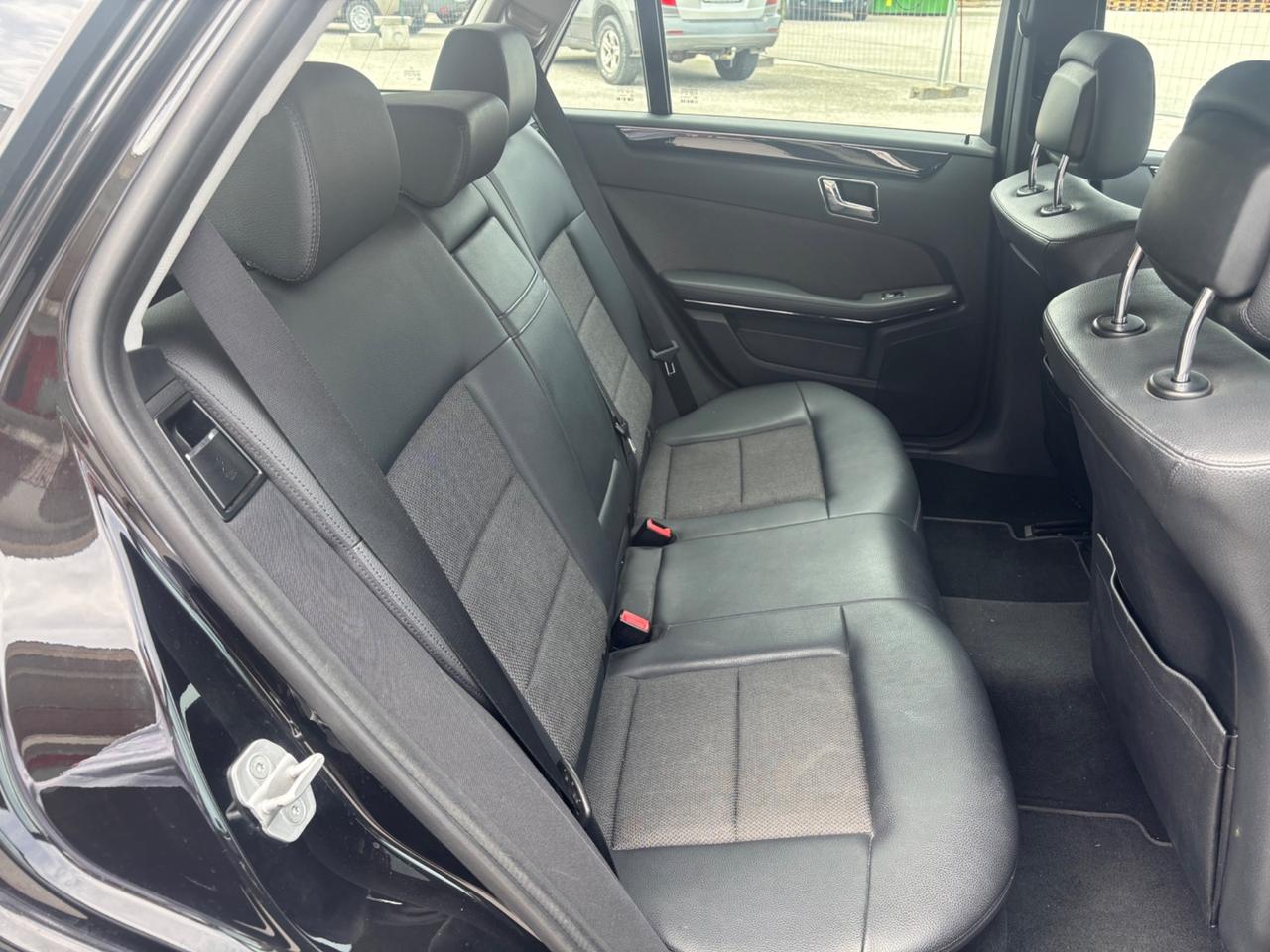 Mercedes-benz E 220 CDI BlueEFFICIENCY Avantgarde