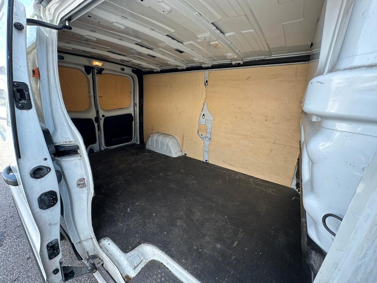 Renault Trafic T27 2.0 dCi 120CV