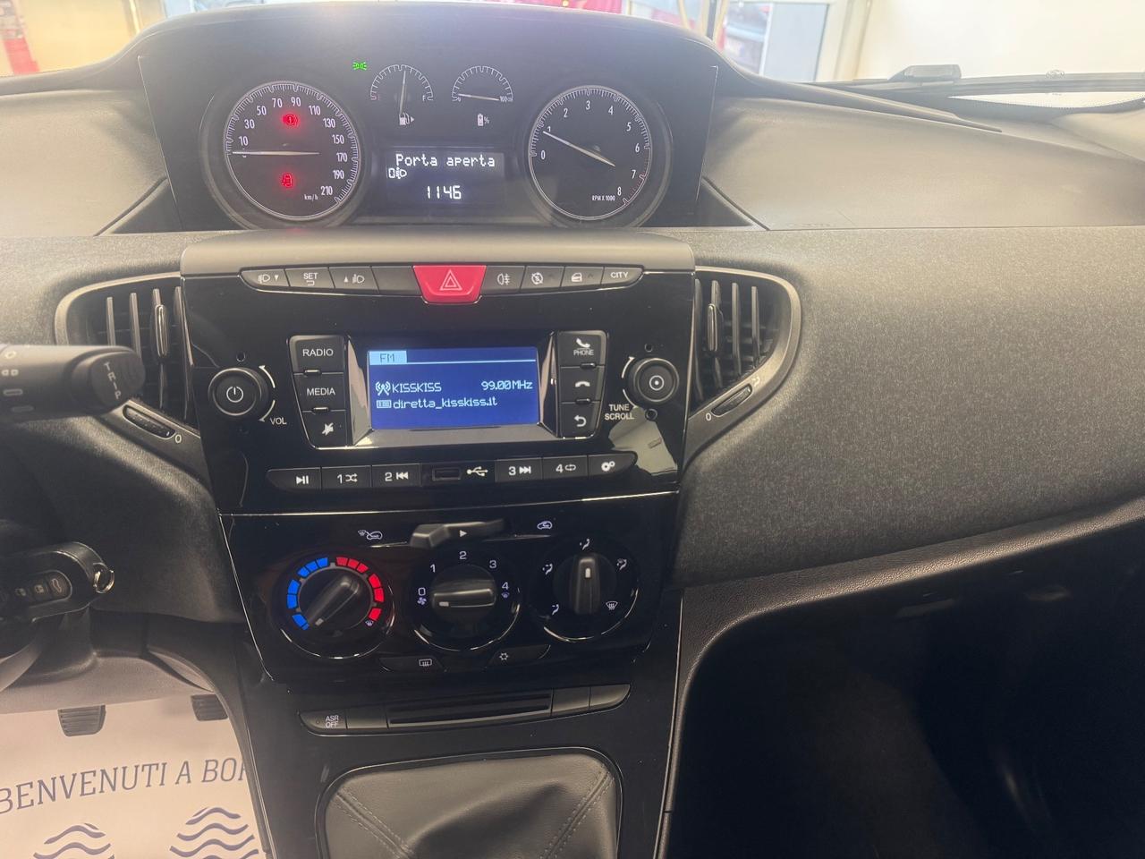 Lancia Ypsilon 1.0 FireFly 5 porte S&S Hybrid Silver