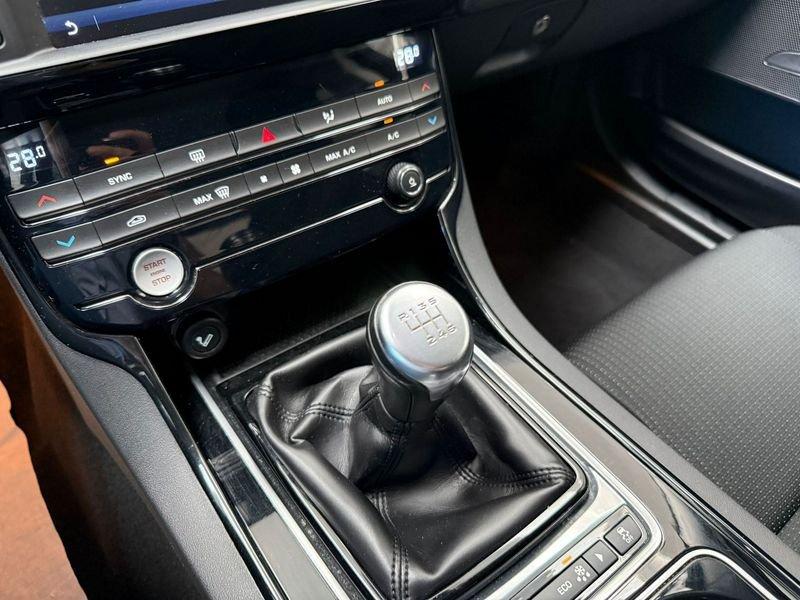 Jaguar XE JAGUAR XE 2.0 D 180cv 6m - PURE BUSINESS EDITION -