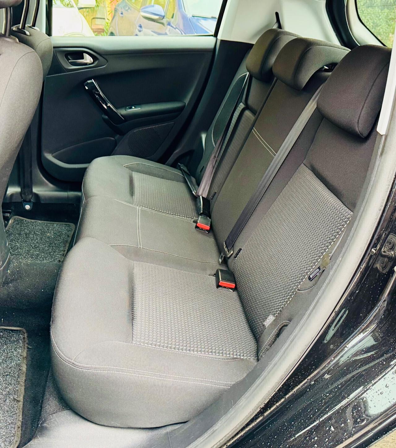 Peugeot 208 BlueHDi 75 5 porte Neopatentati