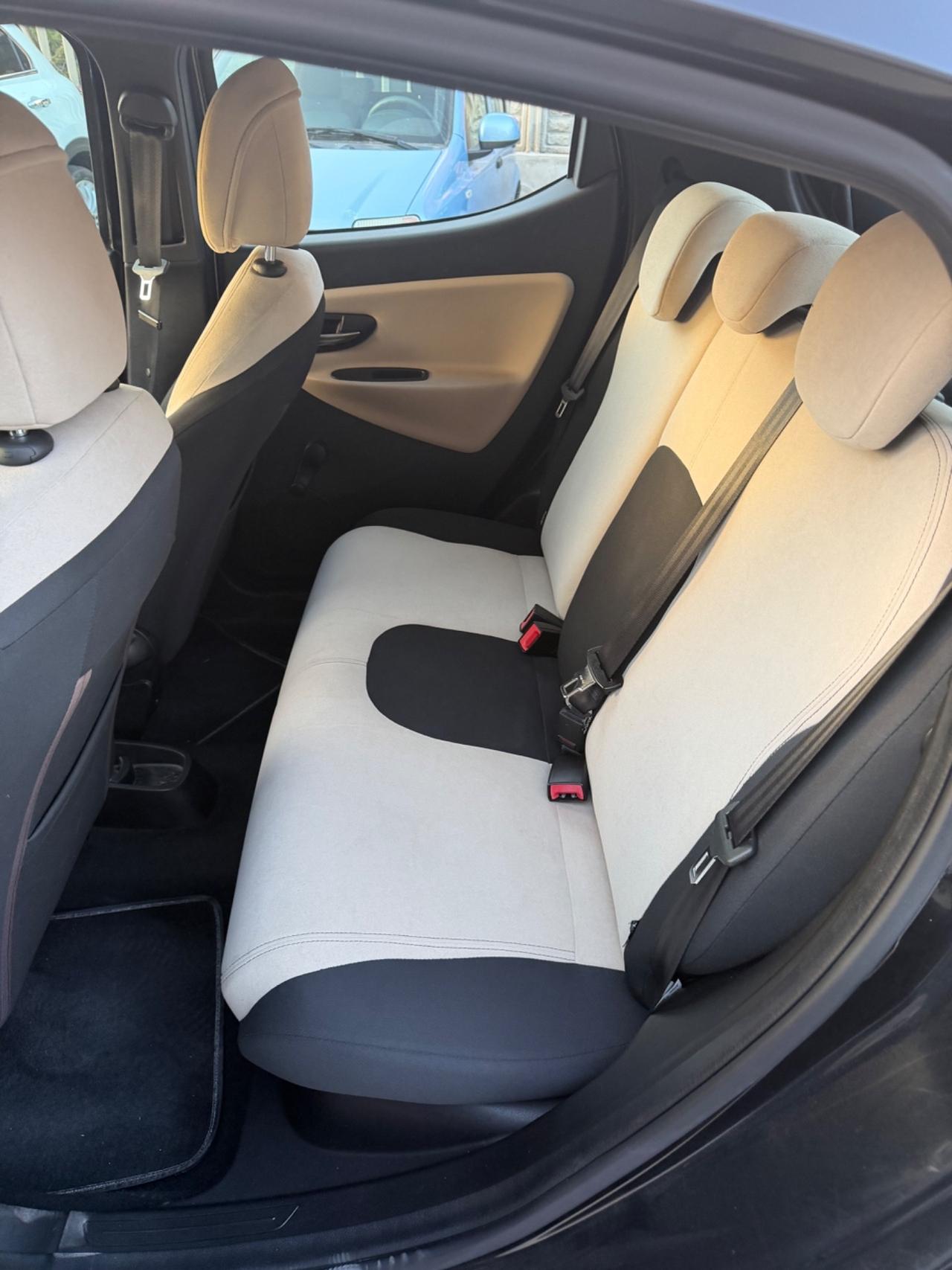 Lancia Ypsilon 1.2 69 CV 5 porte S&S Silver