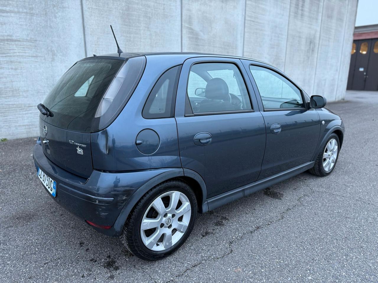 Opel Corsa 1.2i 16V 80CV NEOPATENTATI