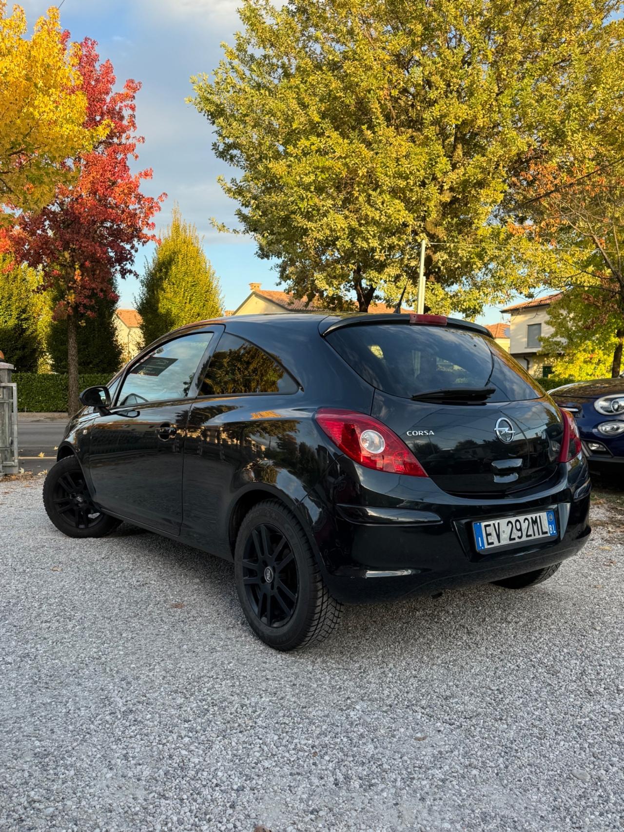 Opel Corsa 1.4 16V 3 porte b-color