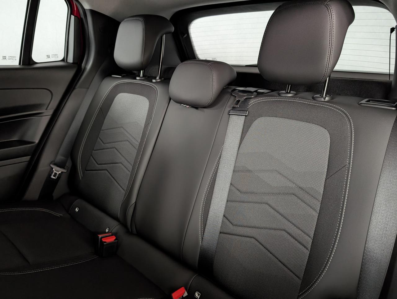 Jeep Avenger 1.2 Turbo E-Hybrid 110cv eDCT6 Altitude