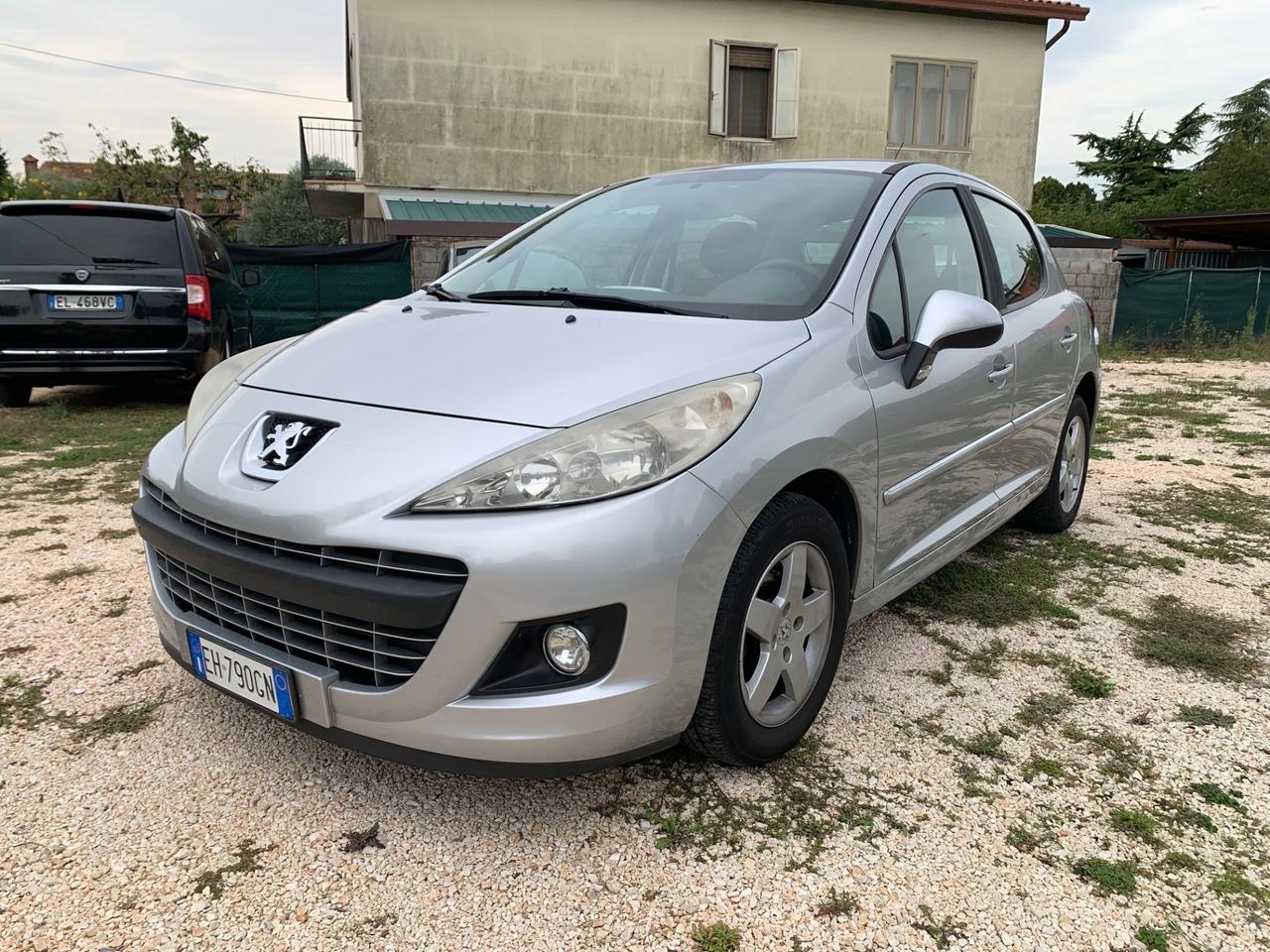 Peugeot 207 1.4 8V 75CV 5p. Sweet Years