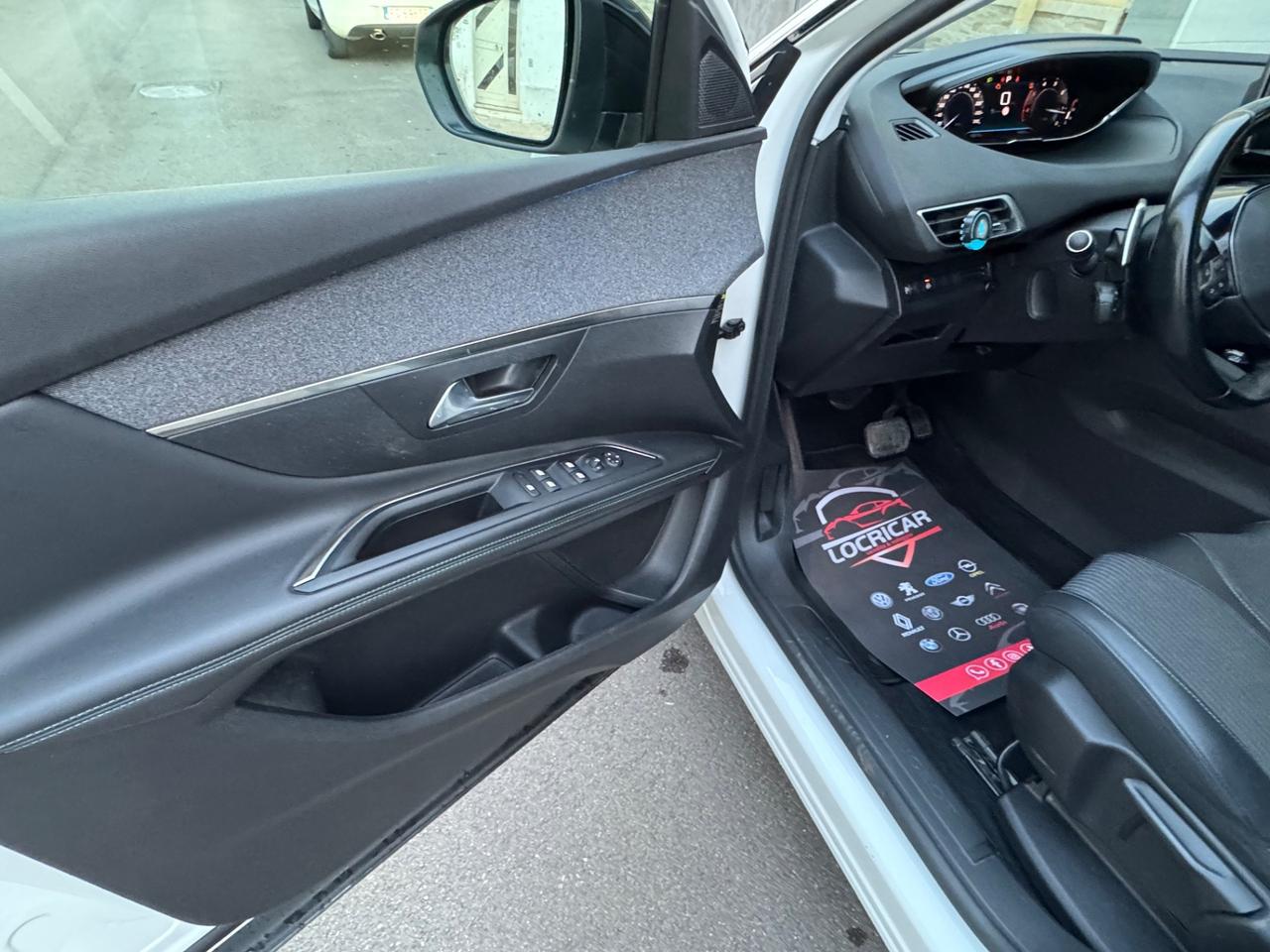 Peugeot 3008 BlueHDi 130 EAT8 Allure Pack