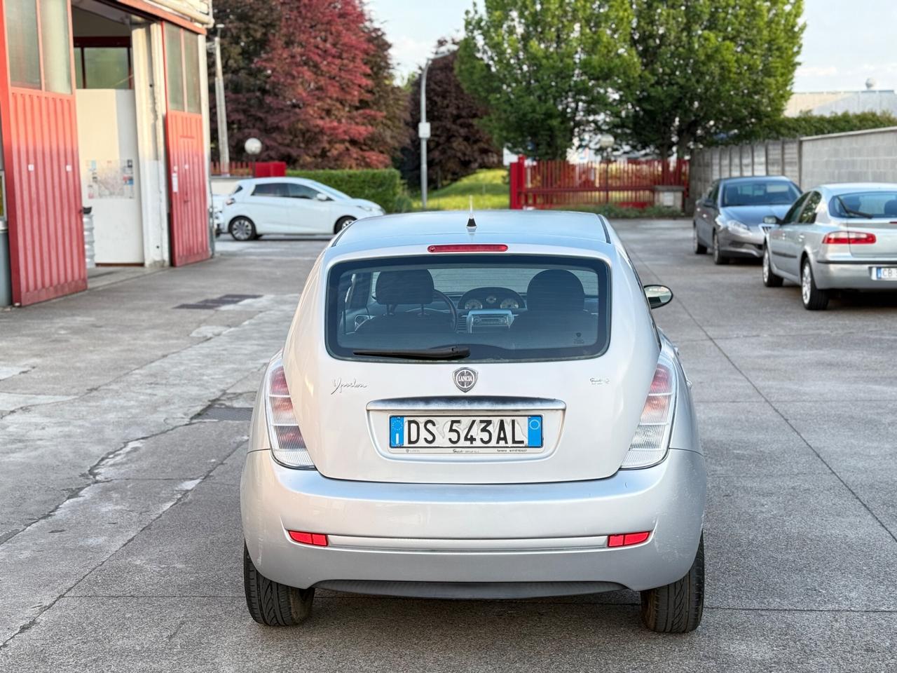 Lancia Ypsilon versus