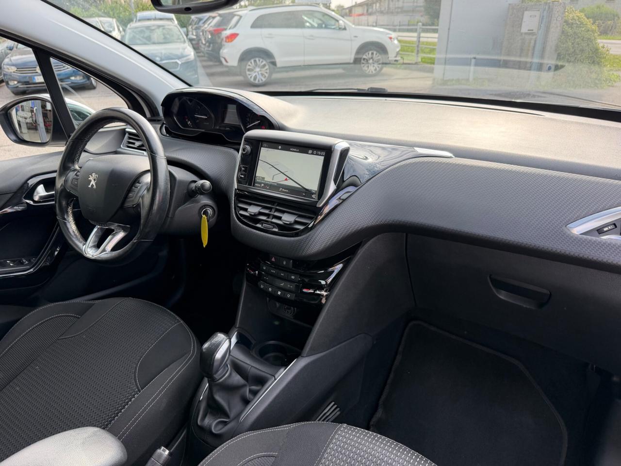 Peugeot 208 1.2 benzina Neopatentati