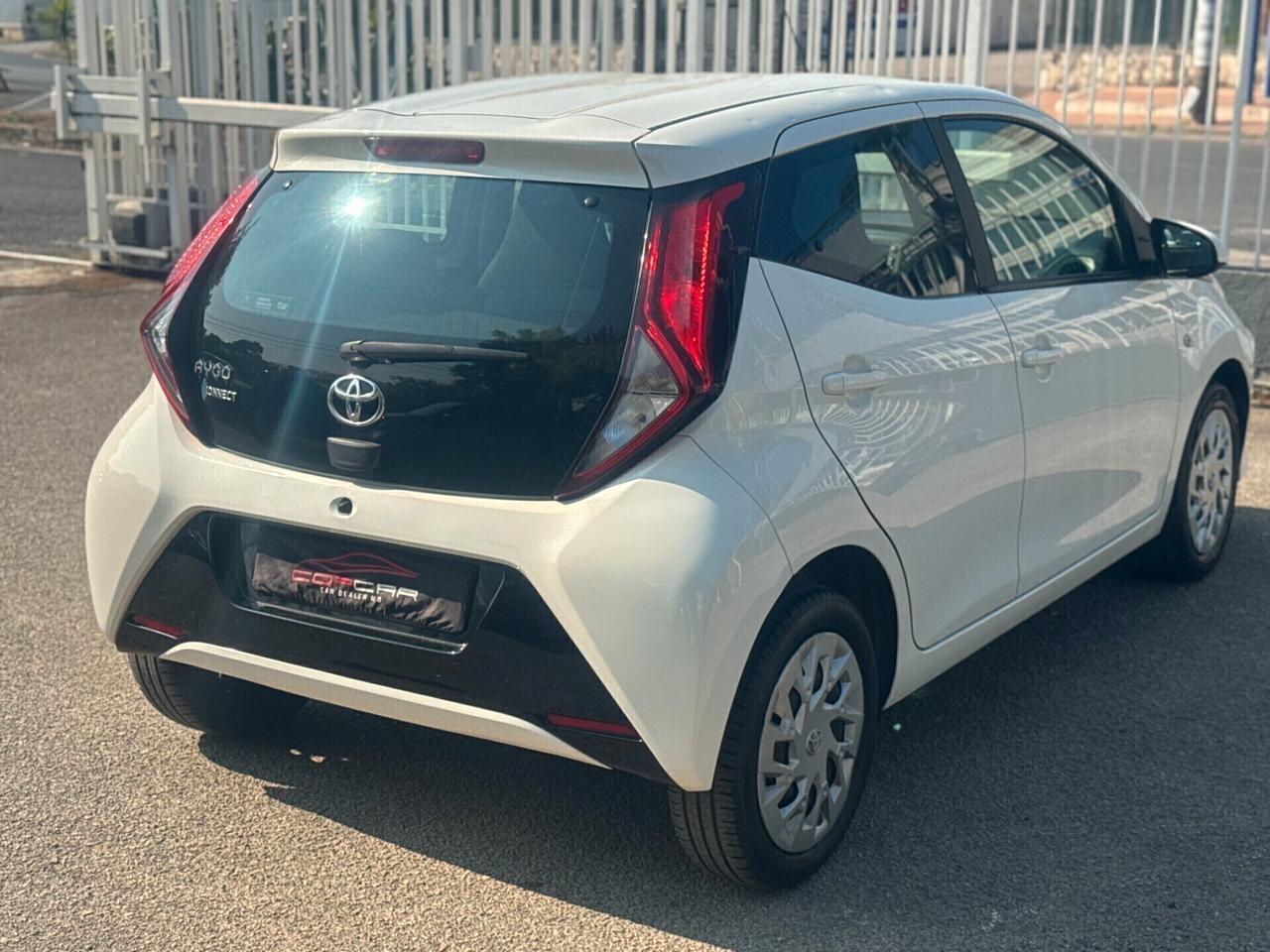 Toyota Aygo Connect 1.0 VVT-i 72 CV 5 porte x-play