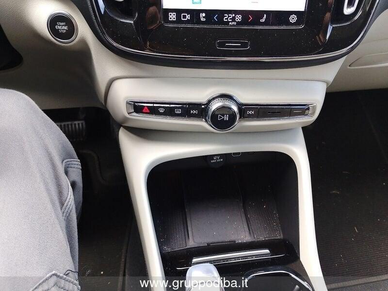 Volvo XC40 2023 2.0 b3 Ultimate Dark auto