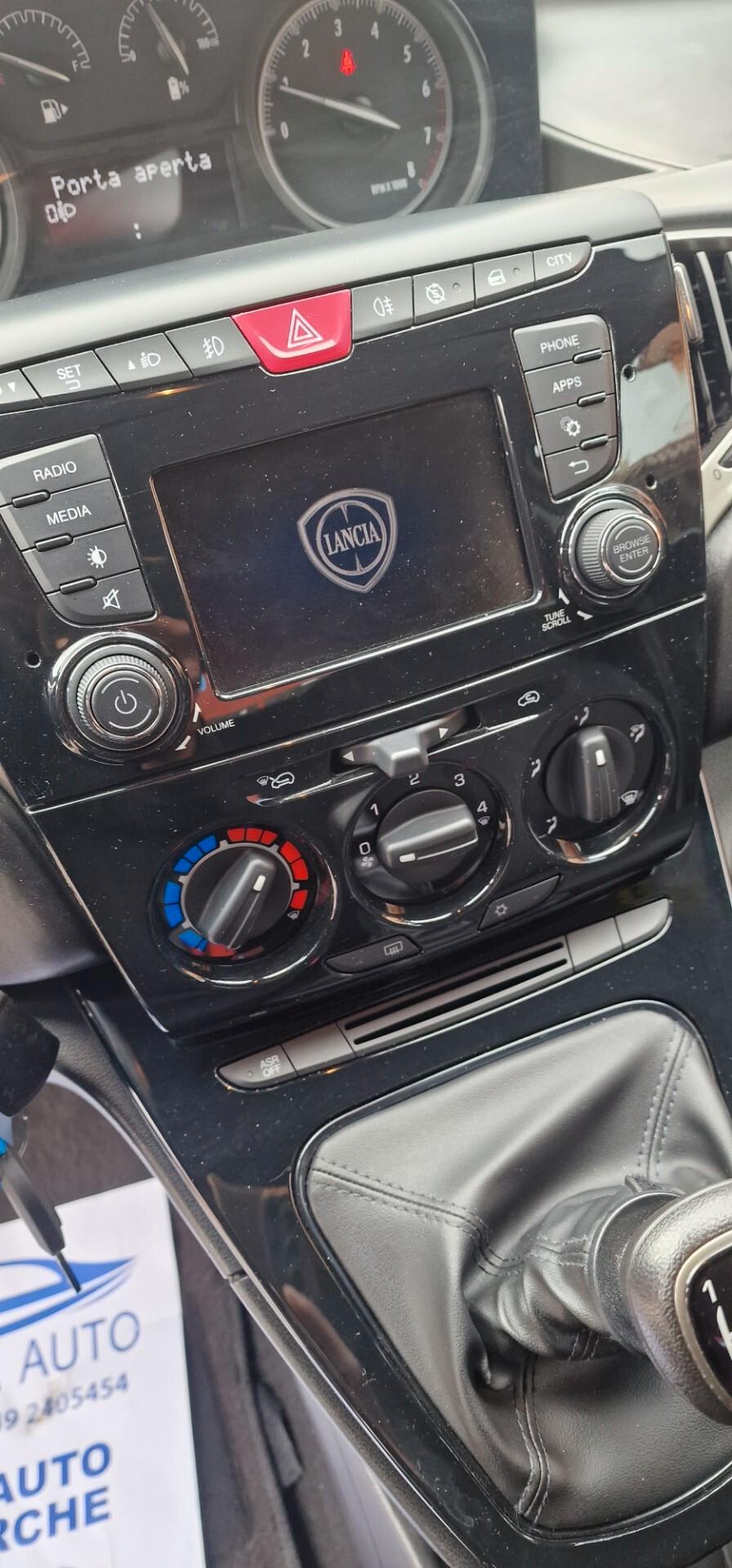 Lancia Ypsilon 1.0 FireFly 5 porte S&S Hybrid Ecochic Silver