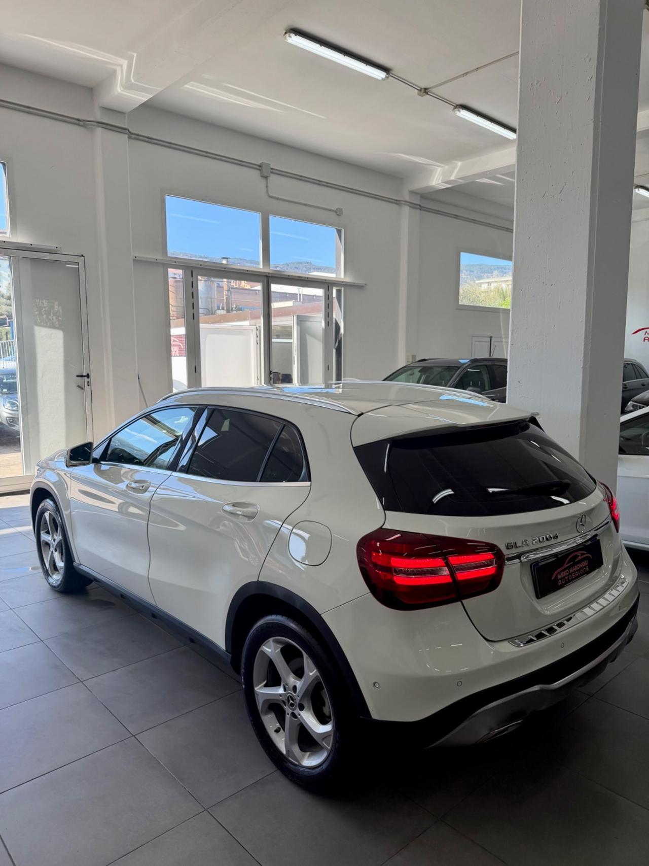 Mercedes-benz GLA 200 d Premium FINANZIABILE