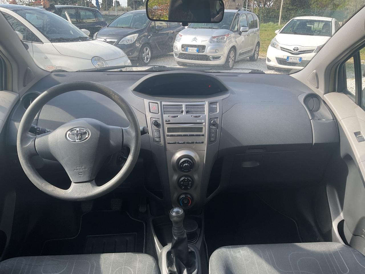 Toyota Yaris 1.0 5 porte