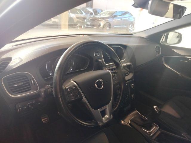 VOLVO V40 D2 R-design