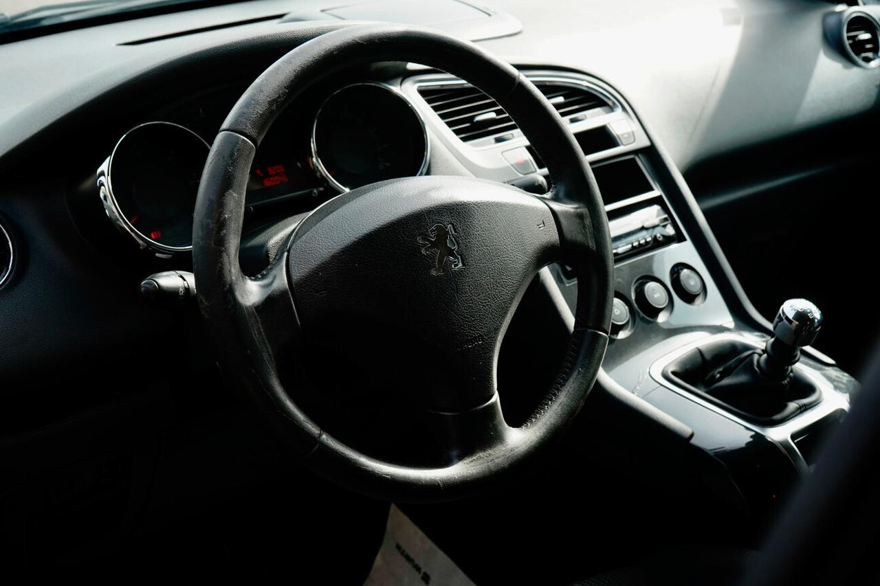 Peugeot 5008 1.6 HDi 110CV Féline
