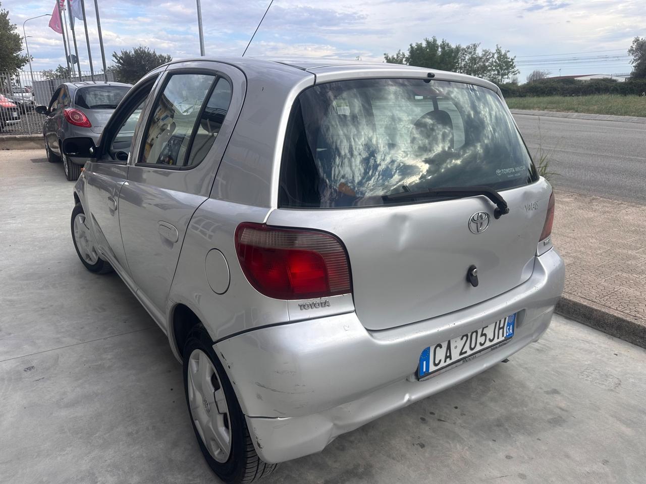 Toyota Yaris 1.0i 16V cat 5 porte Sol