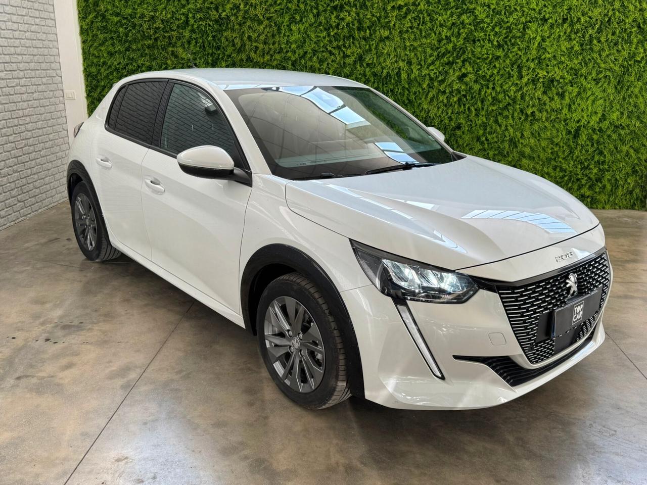 Peugeot 208 motore elettrico 136 CV 5 porte Allure