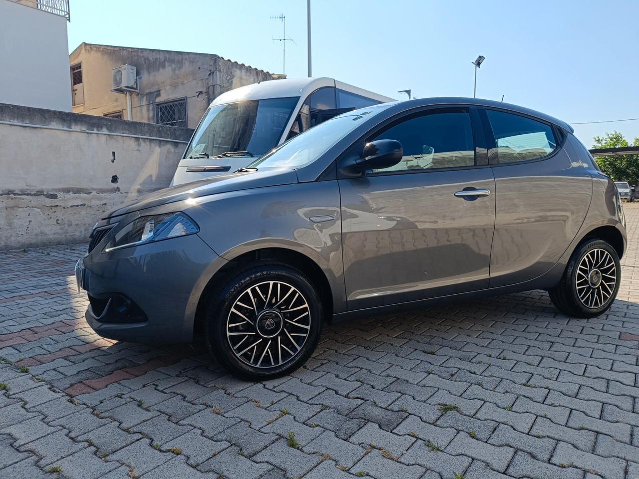 Lancia Ypsilon 1.0 FireFly 5 porte S&S Hybrid Platino