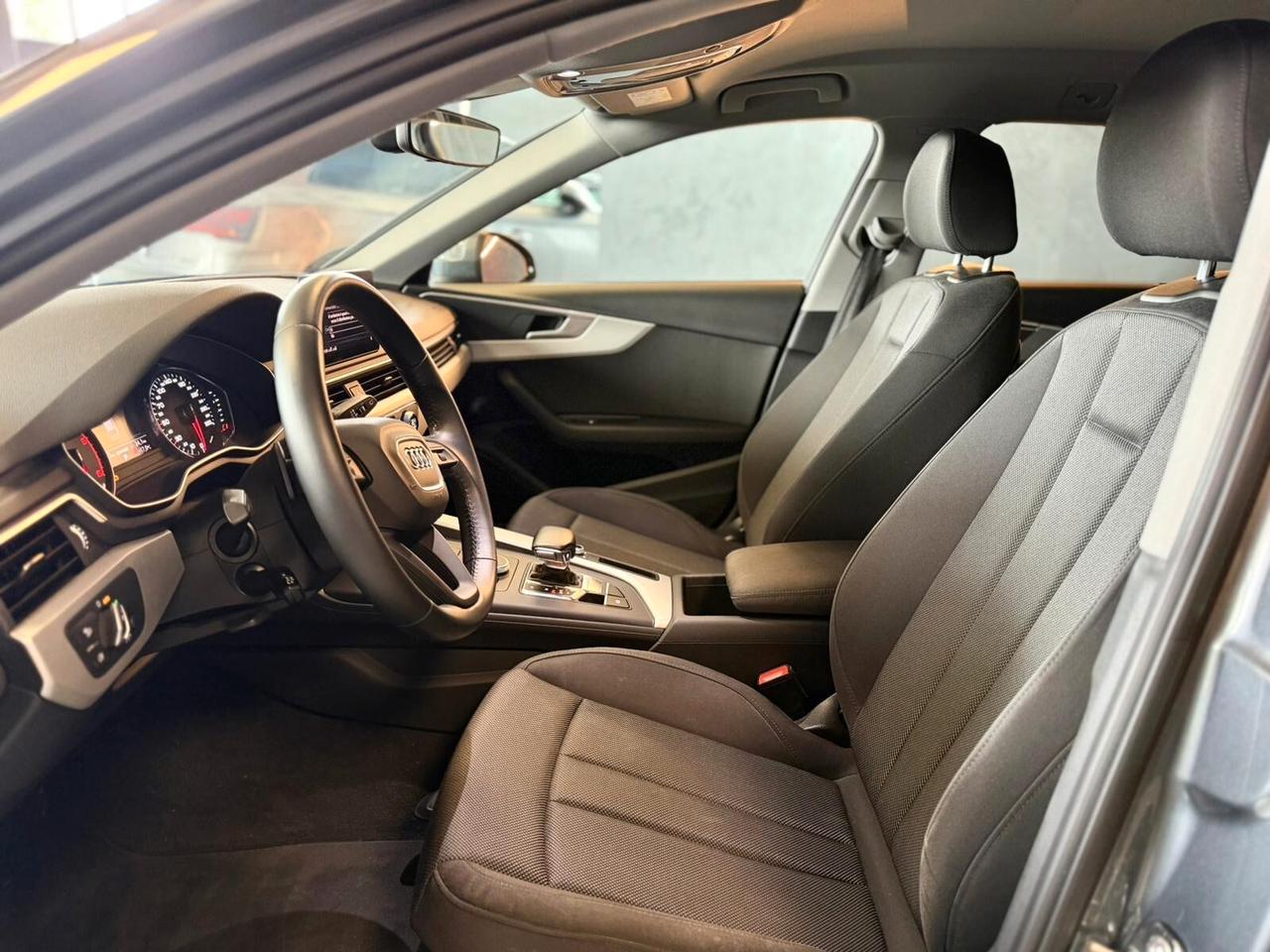 Audi A4 Avant 30 TDI S tronic Business