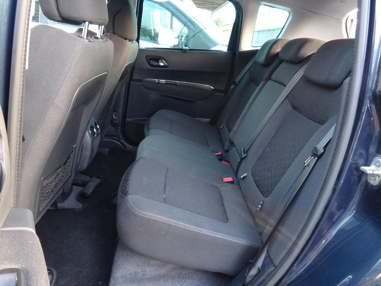 Peugeot 3008 1.6 HDi 115CV Business