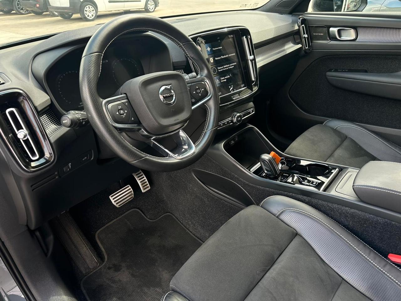 Volvo XC40 B4 AWD Geartronic R-design - Tetto apribile