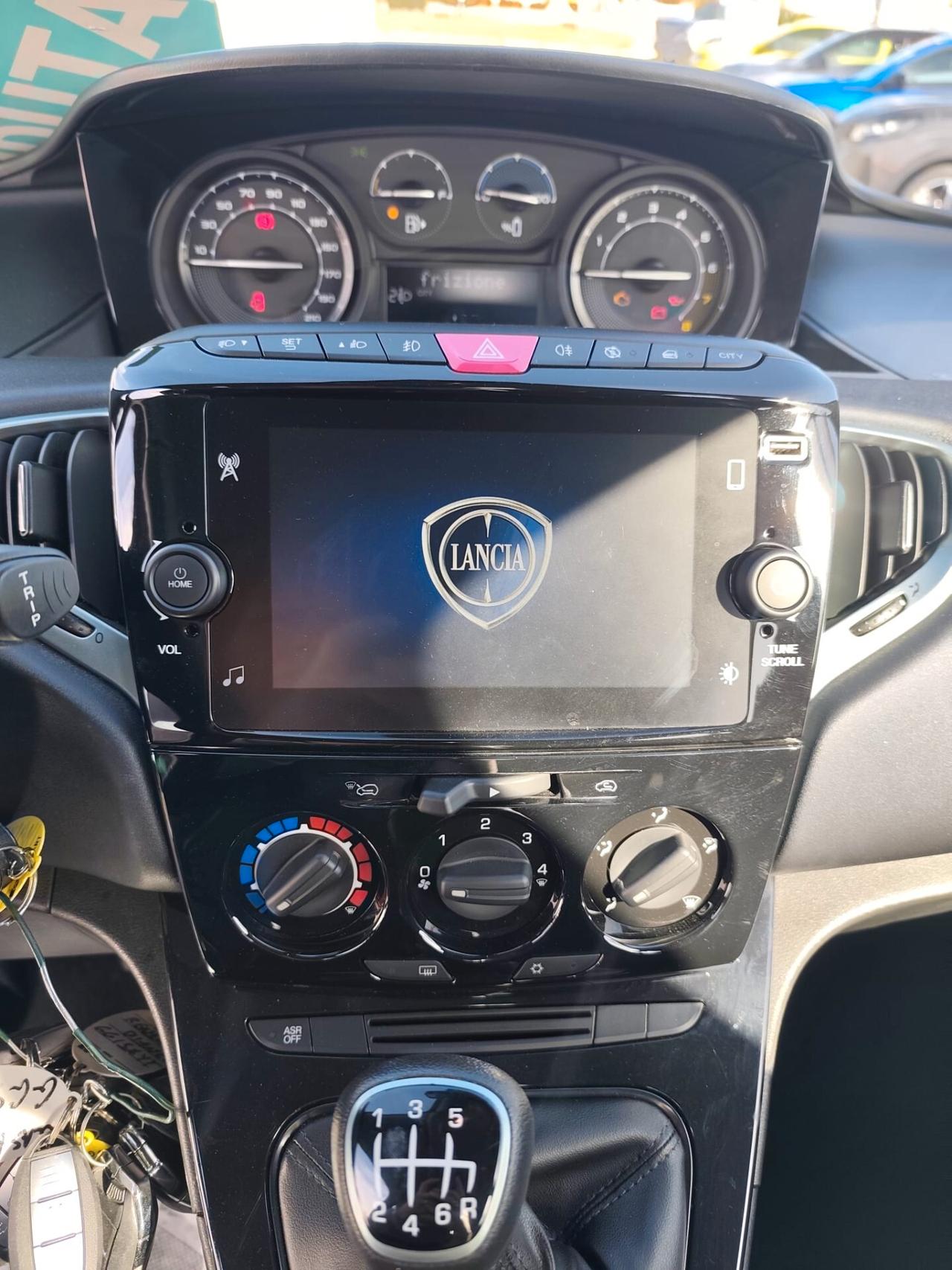 Lancia Ypsilon 1.0 FireFly 5 porte S&S Hybrid Platino