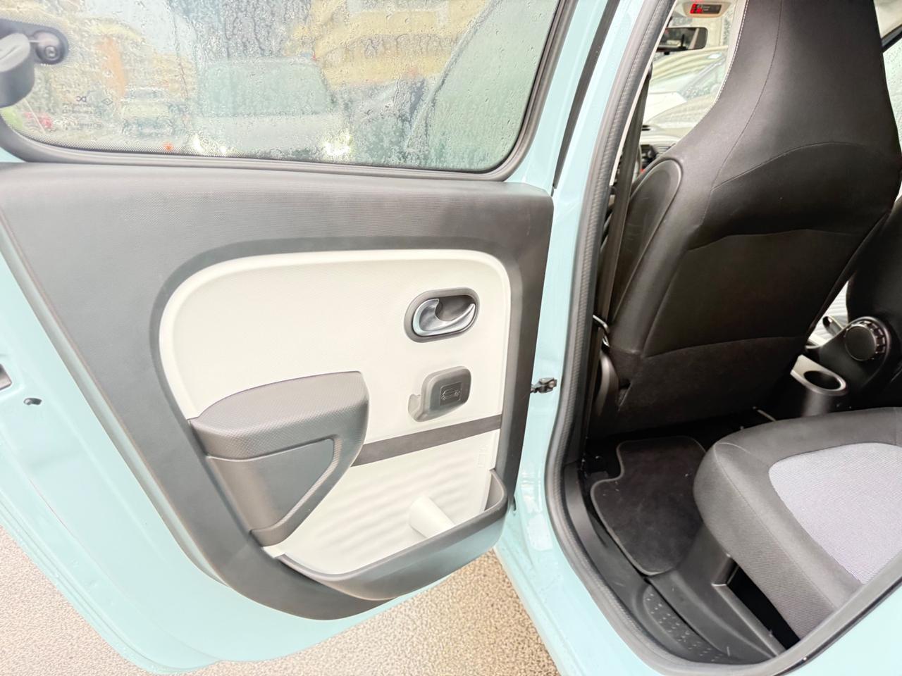 Renault Twingo LIMITEED C.AUTOMATICO PDC BLUETOOTH CERCHI 16 SOLO 25000 KM