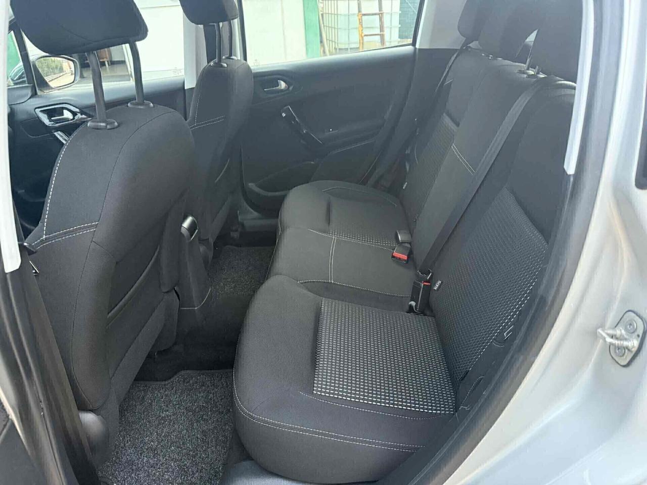 Peugeot 208 PureTech Allure 1.2 BENZINA 2015