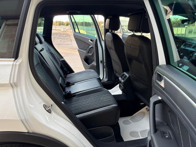 VOLKSWAGEN Tiguan 2.0 TDI 150 CV SCR DSG R-Line LUCI AMBIENTE