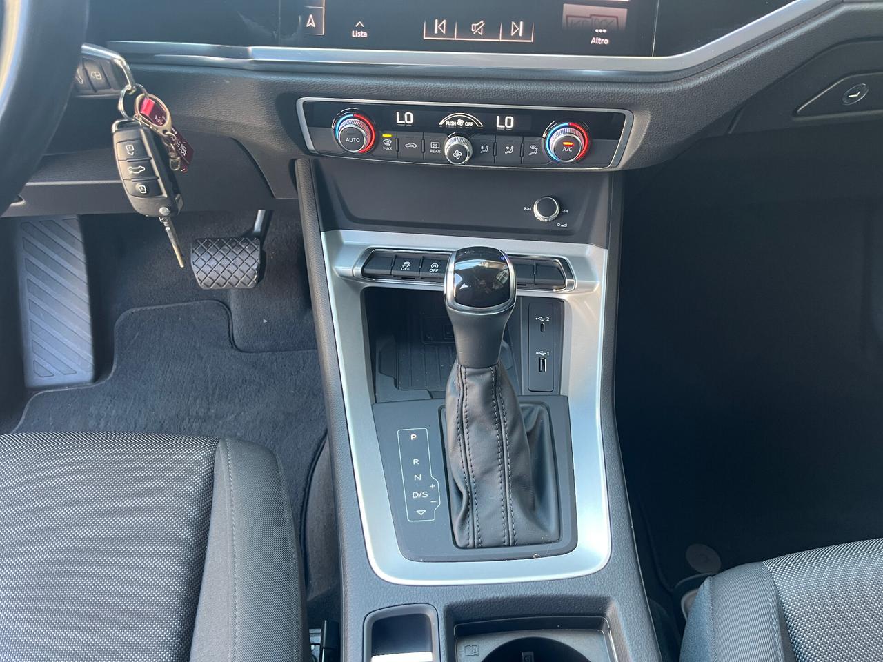 Audi Q3 35 TDI S tronic Business