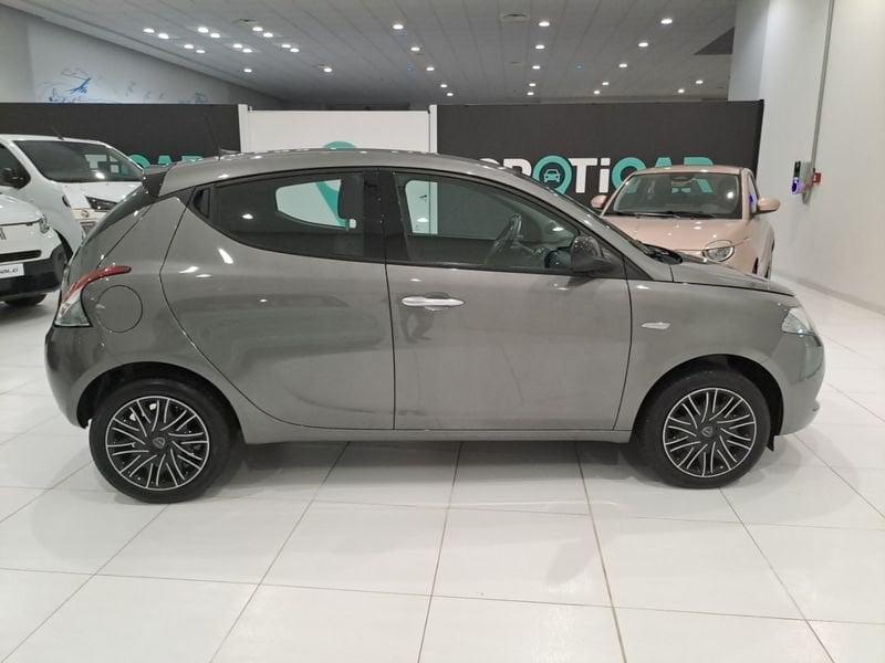 Lancia Ypsilon 1.0 FireFly 70cv Hybrid Oro