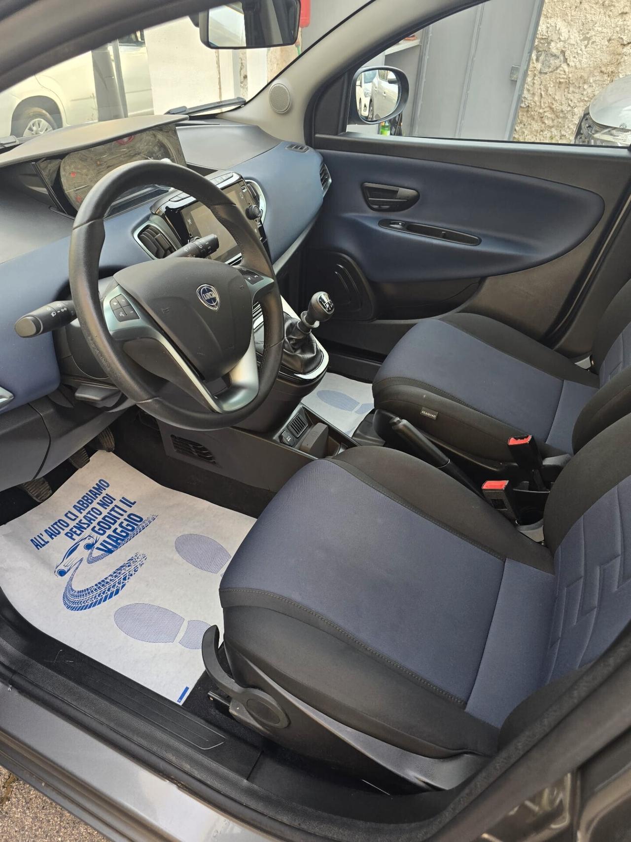 Lancia Ypsilon 1.0 FireFly 5 porte S&S Hybrid Platino