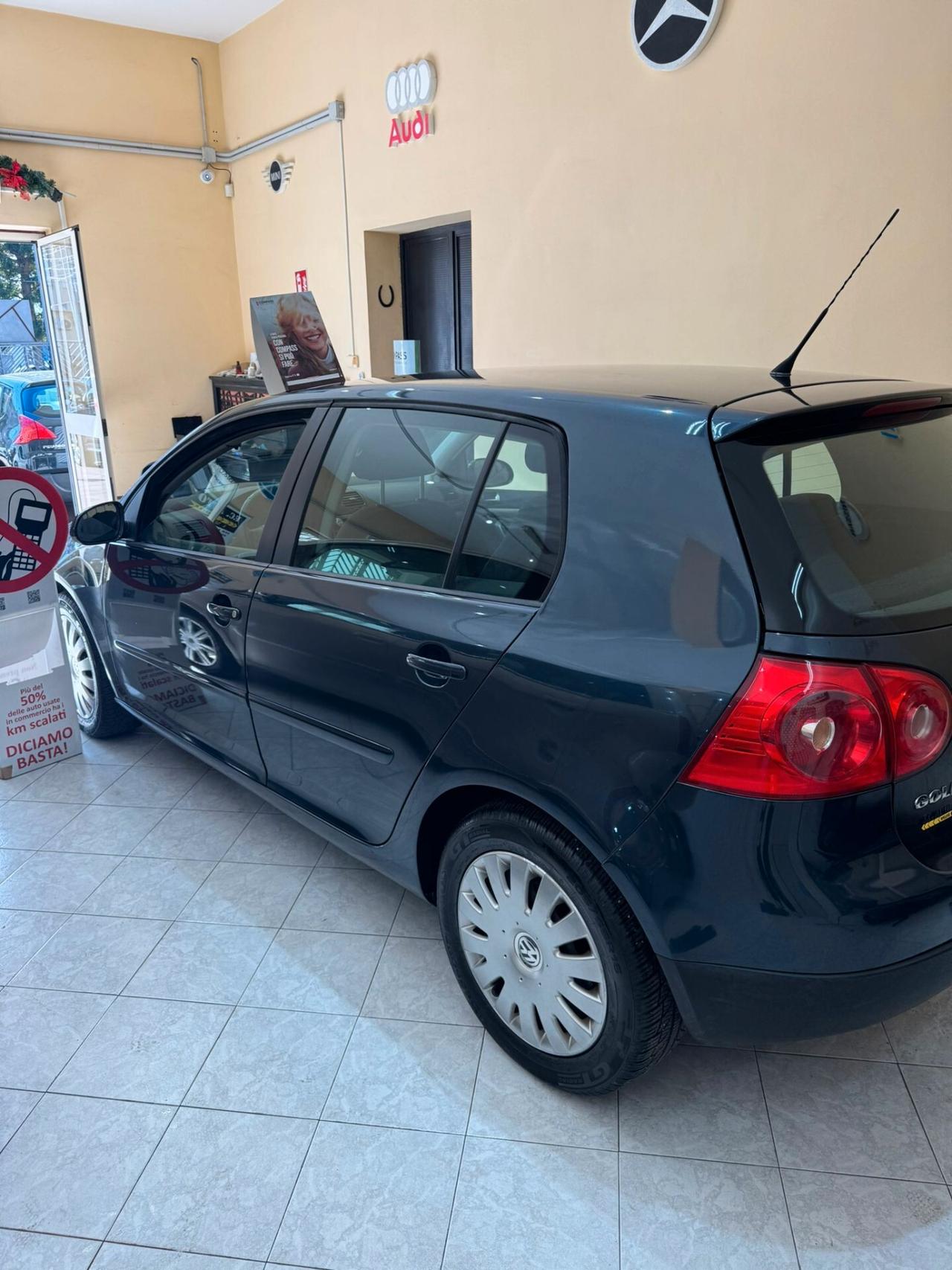 Volkswagen Golf 1.6 16V FSI 5p. Comfortline