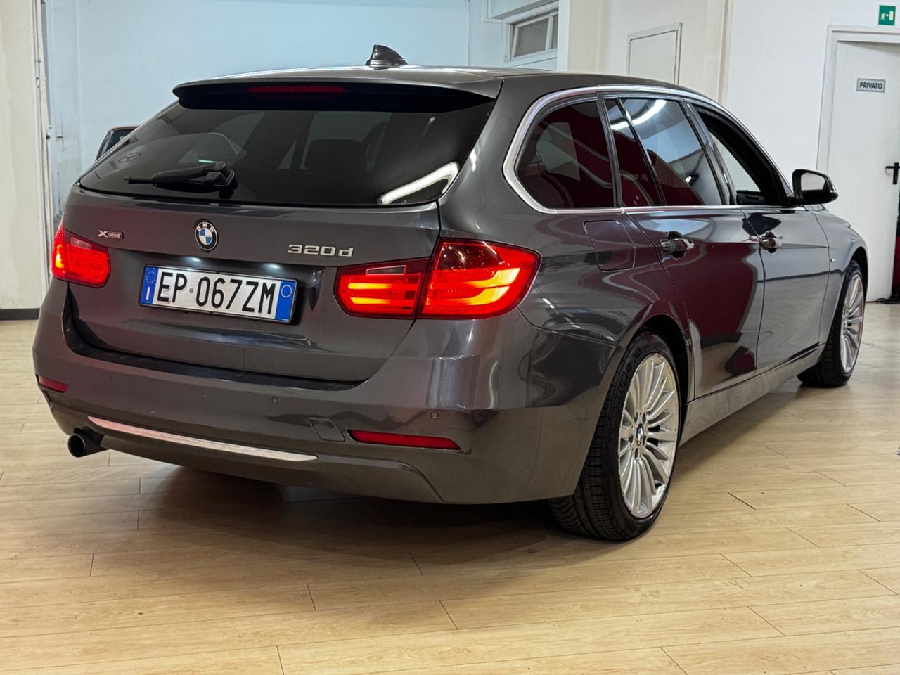 Bmw 320 320d xDrive Touring Luxury-4x4-Garantita-Permute