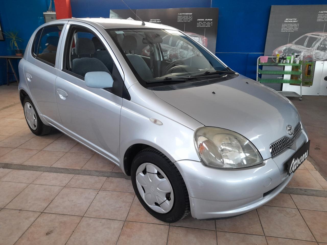 Toyota Yaris 1.0i 16V cat 5 porte Sol
