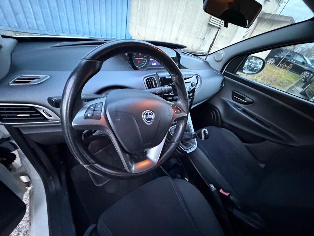 Lancia Ypsilon 1.3 MJT 75 CV Platino