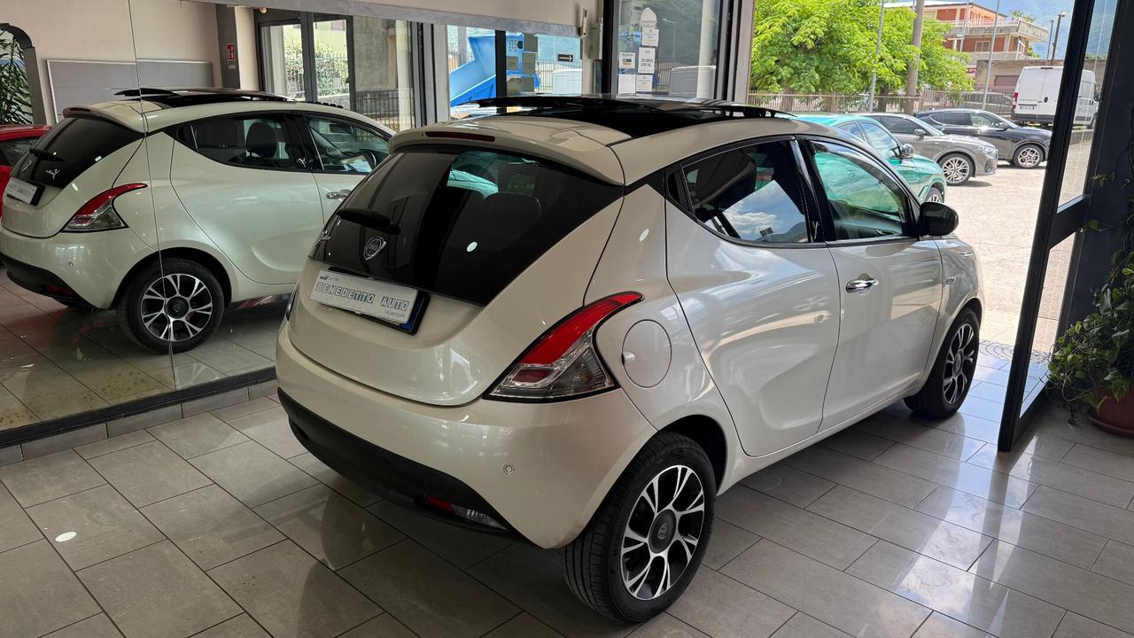 LANCIA YPSILON 1.3 MJT TETTO APRIBILE