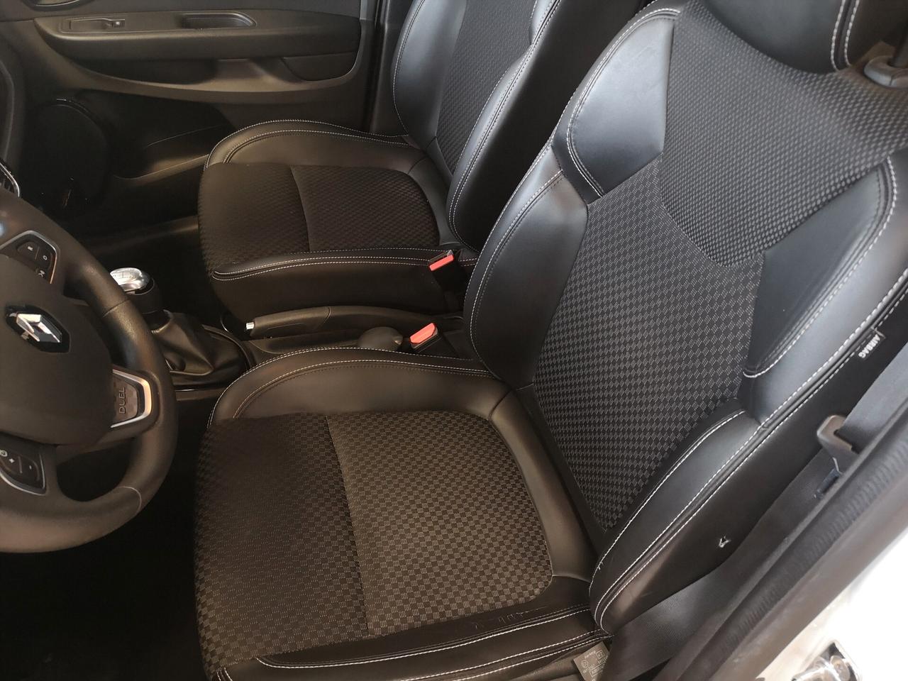 Renault Clio 1.2 75 CV 5 porte Duel