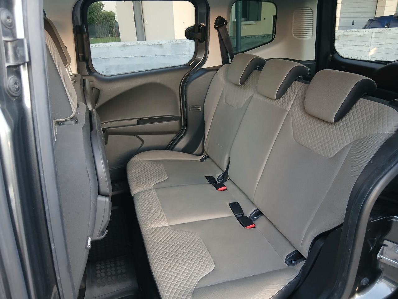 Ford Tourneo Courier 1.0 EcoBoost 100 CV Titanium tua a € 193 mese
