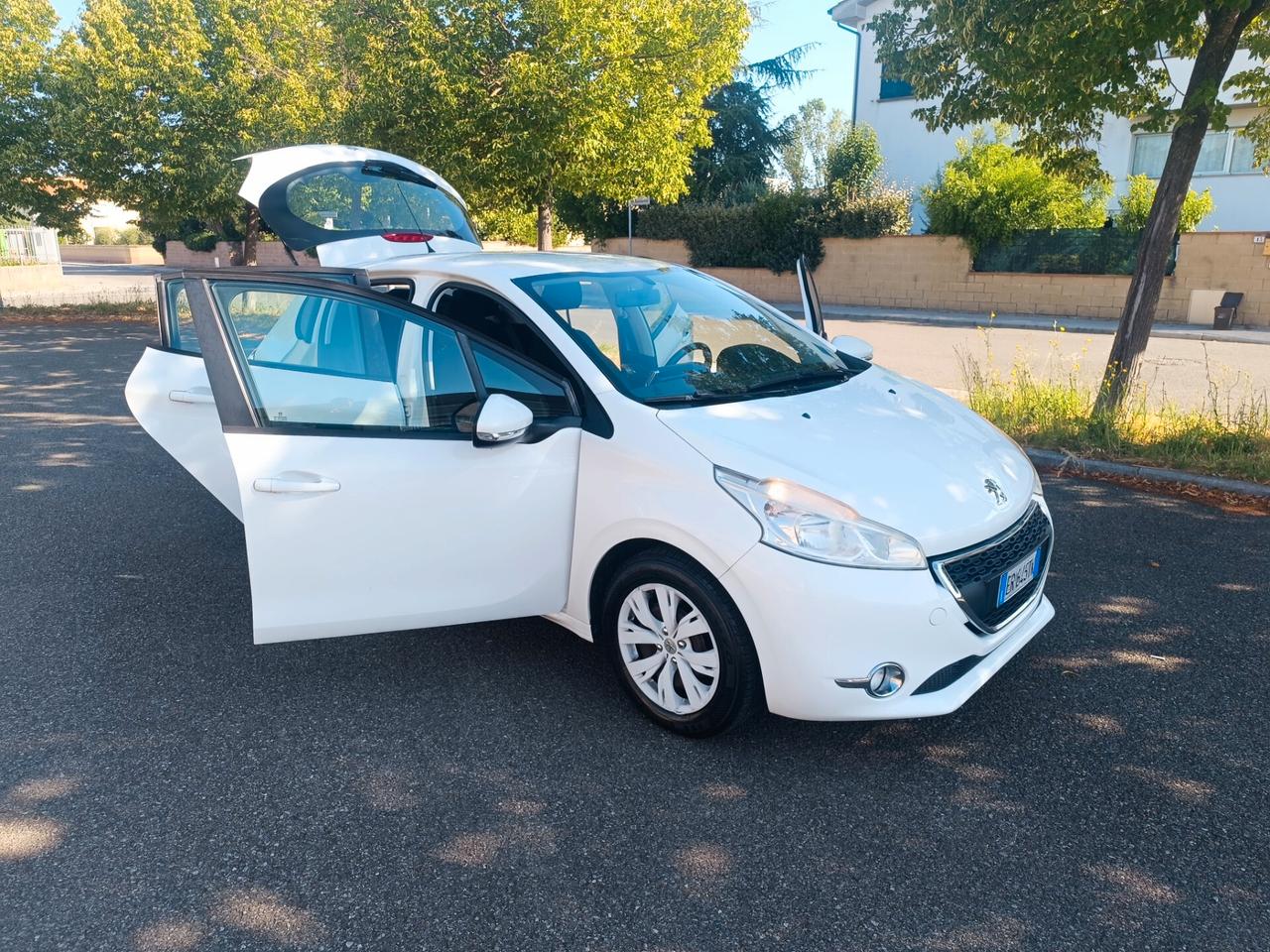 Peugeot 208 1.2 5 porte 99.000 KM NEOPATENTATI