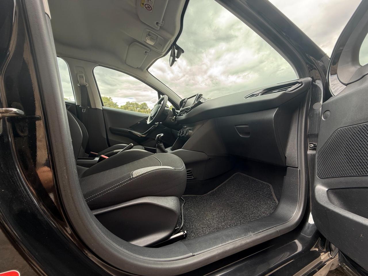 Peugeot 208 Active/1.0 68 CV/5 POSTI/CLIMA