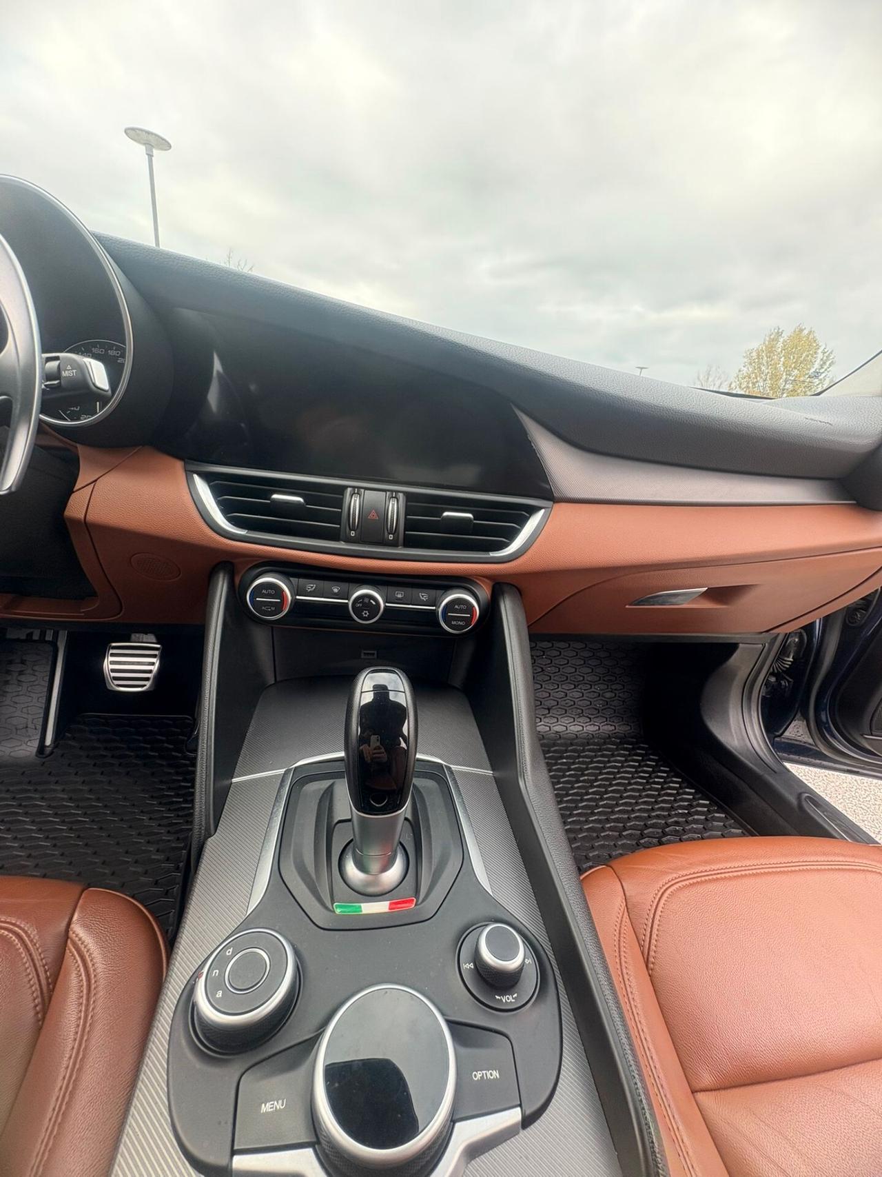 Alfa Romeo Giulia 2.2 Turbodiesel 180 CV AT8 Business Sport Launch Ed.