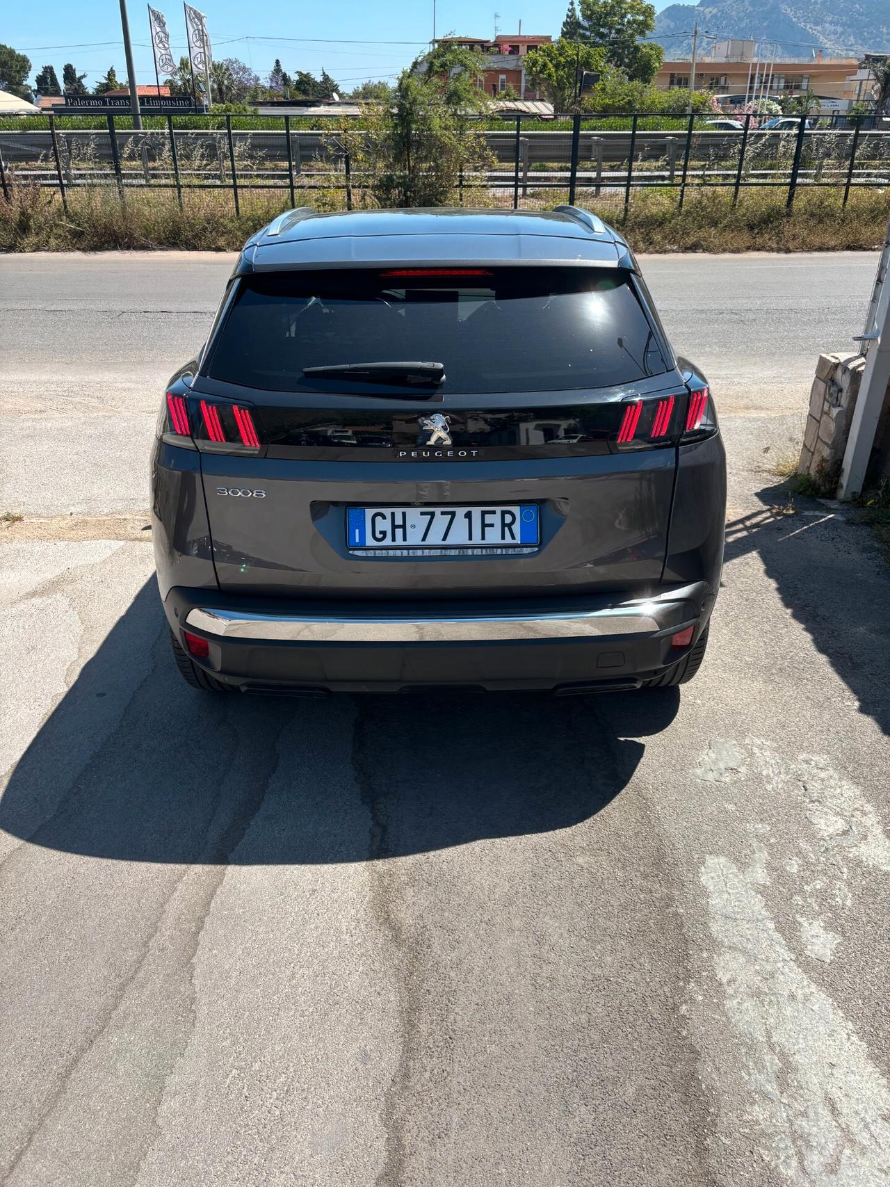 Peugeot 3008 BlueHDi 130 S&S Allure anno 2022 cambio automatico 1.5 diesdel km 64.000 per info 3279411053
